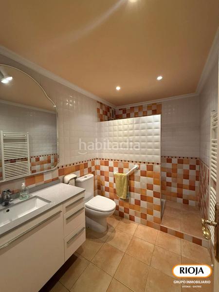 Foto fee5f341-1960-44c9-9344-6f8d36773755. Pis amb calefacció aparcament a San Martín Vitoria - Gasteiz