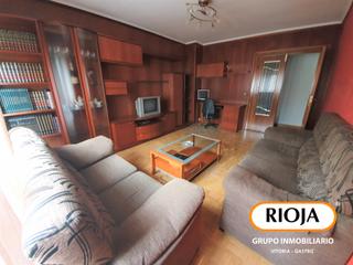 Piso  Federico baraibar kalea. Piso con amplitud muy cerca del centro con 3 habitaciones