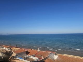 Appartement en Guardamar Playa. 4 dormitorios, 3 ba�os, 2 garajes frente a la playa