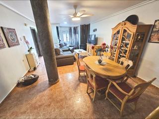 Maison jumelée  Carrer carrer de ramón y cajal. Chalet adosado en dolores