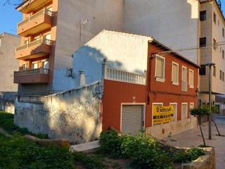 Terrain résidentiel à Calle gratitud 28. Local para construir el edificio de 5 plantas en calle de la gra
