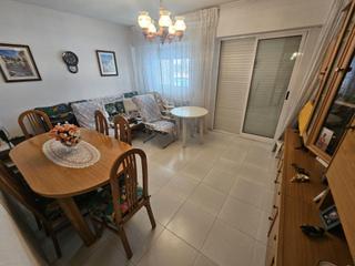 Apartament a Pueblo. Piso con muy buena ubicación con vistas al mar desde la terraza