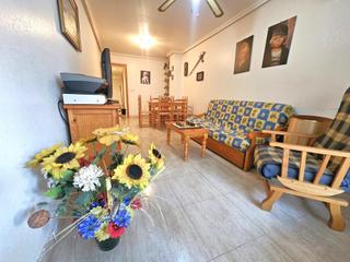 Etagenwohnung in Las Viñas. Piso de 3 dormitorios, 2 baños y garaje en centro playa