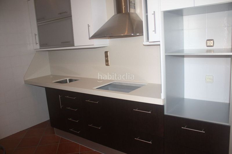 Foto 2104fd7b-dda2-4fa2-bd94-3f0612a755e1. Casa adossada amb aparcament piscina a Centro - Muelle Pesquero Torrevieja