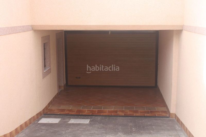 Foto 6e2acafd-f0b7-46b1-96cd-32396d2c7917. Casa adossada amb aparcament piscina a Centro - Muelle Pesquero Torrevieja