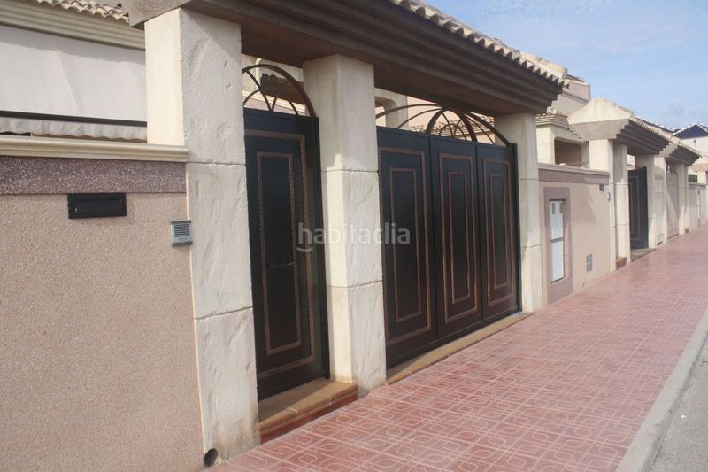 Foto c78c4c64-ff80-43a9-a441-d9f9a7f9c309. Casa adossada amb aparcament piscina a Centro - Muelle Pesquero Torrevieja
