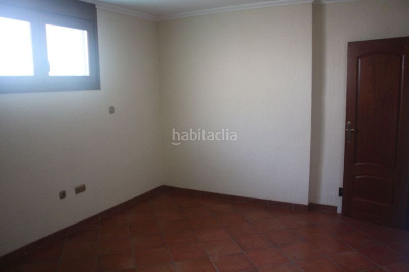 Foto f97ae976-1a7a-4ff4-931c-68c89cfe162c. Casa adossada amb aparcament piscina a Centro - Muelle Pesquero Torrevieja