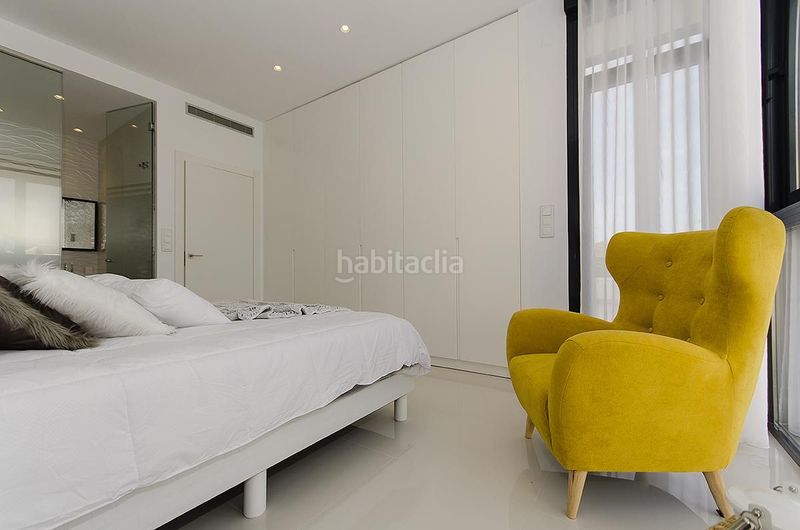 Foto c64e77b7-a81b-43b1-9289-072321abc268. Chalet en Campoamor Orihuela