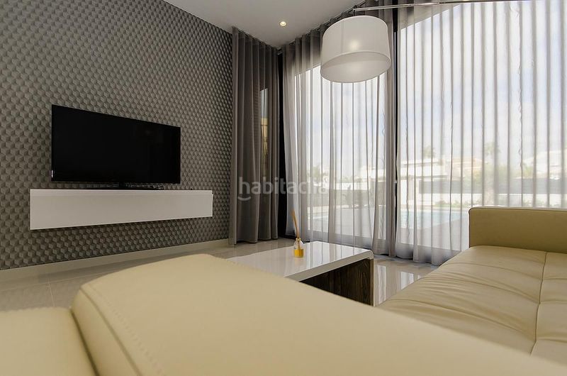 Foto f9f7dd34-d9d8-4a6f-a532-7dcda7943a4a. Chalet en Campoamor Orihuela