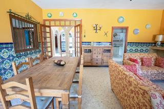 Casa  Calle ajolí. Entre marismas y tradición, tu hogar en el rocío