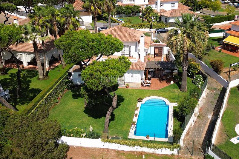 Foto 0bdf7e72-1292-4542-b4b1-dac37fb092d1. Chalet la villa que estabas esperando en nuevo portil en El Portil