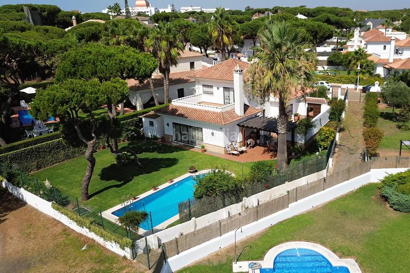 Foto bc25790c-f27c-4e10-baba-7ad5c2728dfc. Chalet la villa que estabas esperando en nuevo portil en El Portil