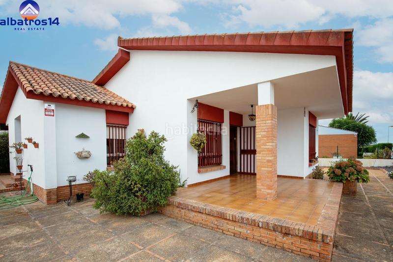 Foto c6c6eb08-f6b3-4fa0-b02c-1eca5b420fe5. Xalet amb aparcament a El Rompido