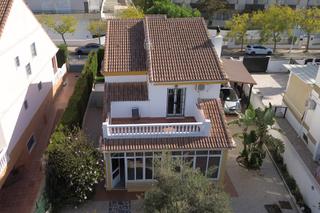 Chalet  Calle hernan cortes. Villa independiente en nuevo portil