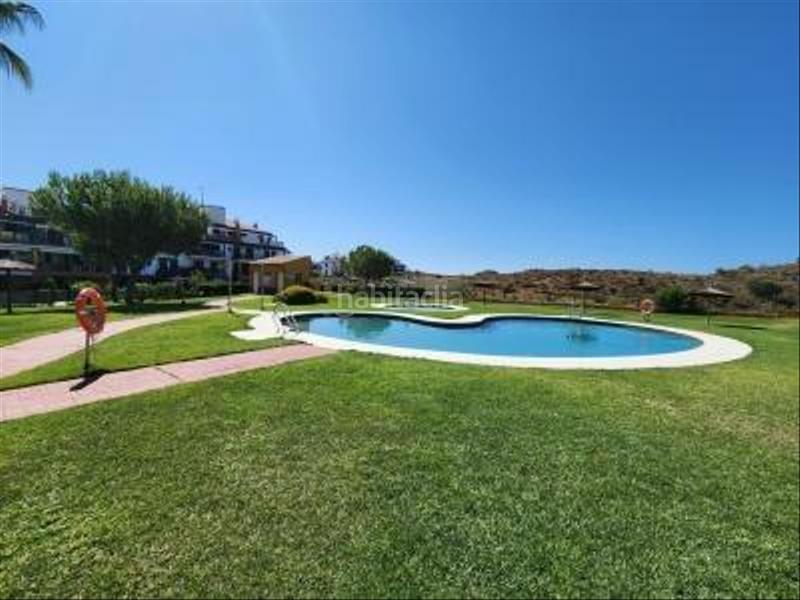 Foto d6bbdc63-942b-46d8-bf3c-347f3fd2e04e. Apartment with parking pool in Costa Esuri Ayamonte