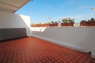 Location Attique  Carrer sant pere pasqual 7. Ático de dos dormitorios vacío.