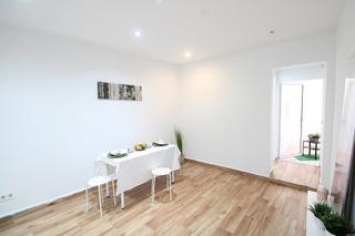 Planta baixa  Carrer de granada. Piso de tres dormitorios en monteolivete.