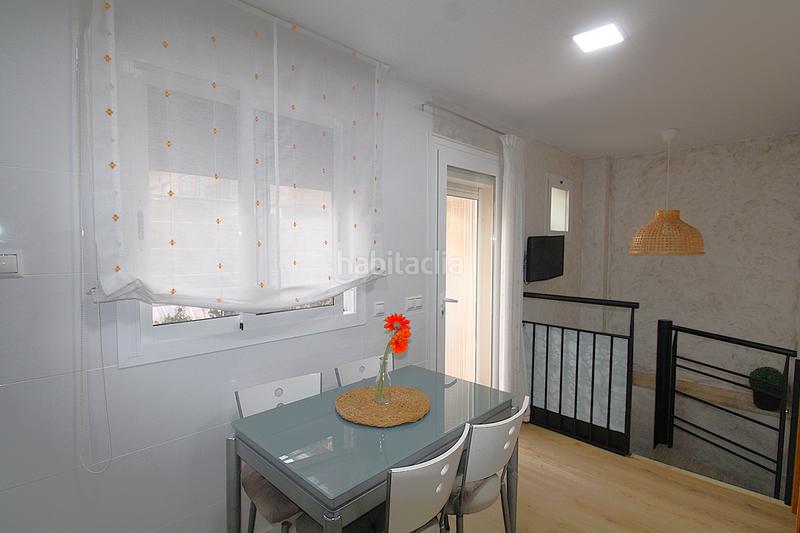 Foto 12b0f5b5-367b-438c-a2f8-8a342f2244e7. Casa adosada adosado , junto a la parada de metro. en Moncada