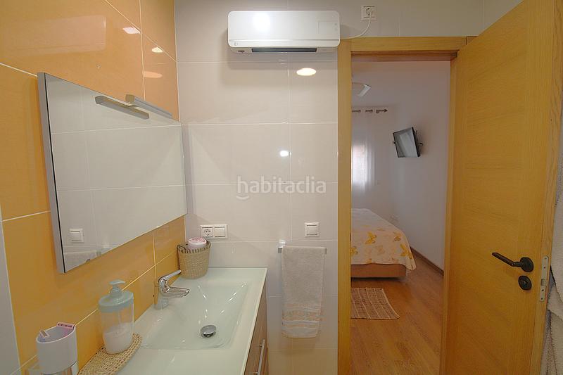 Foto 1db86e00-264d-40e8-b0f7-94581e4cfce4. Casa adosada adosado , junto a la parada de metro. en Moncada