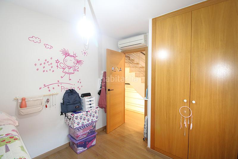 Foto 1e5fb428-07fc-458a-8291-54d6e359b4a9. Casa adosada adosado , junto a la parada de metro. en Moncada