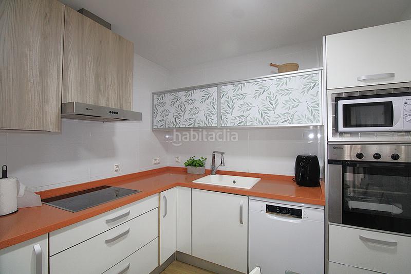 Foto 2a5b936e-85f8-4b96-bc49-0429da4a66da. Casa adosada adosado , junto a la parada de metro. en Moncada