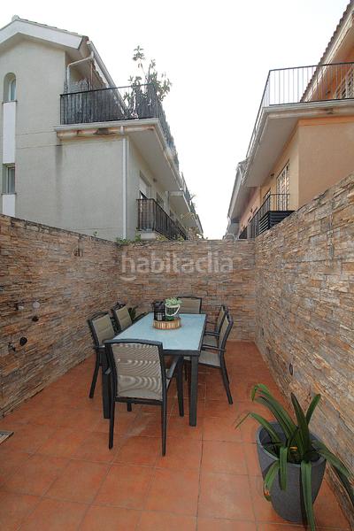 Foto 2cbdc981-52f3-4eee-9f01-bc0b1b06b173. Casa adosada adosado , junto a la parada de metro. en Moncada