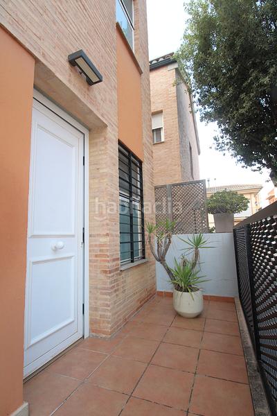 Foto 676552ea-14a6-4c07-a102-6ff6a8a9bd54. Casa adosada adosado , junto a la parada de metro. en Moncada