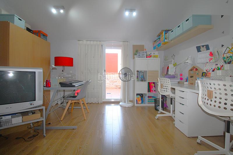 Foto 7285dfe5-e931-49ce-8af8-1e223cc837f6. Casa adosada adosado , junto a la parada de metro. en Moncada