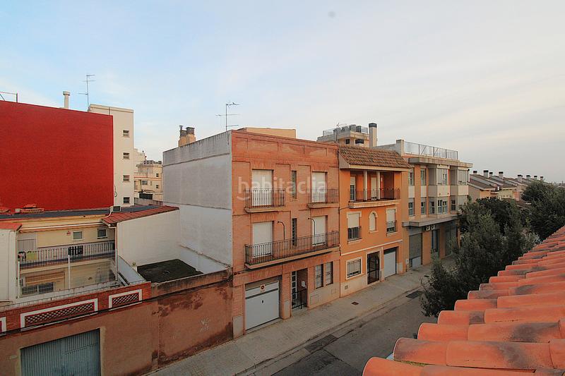 Foto 965d1b8c-efb7-4806-892d-bac02c3d123c. Casa adosada adosado , junto a la parada de metro. en Moncada