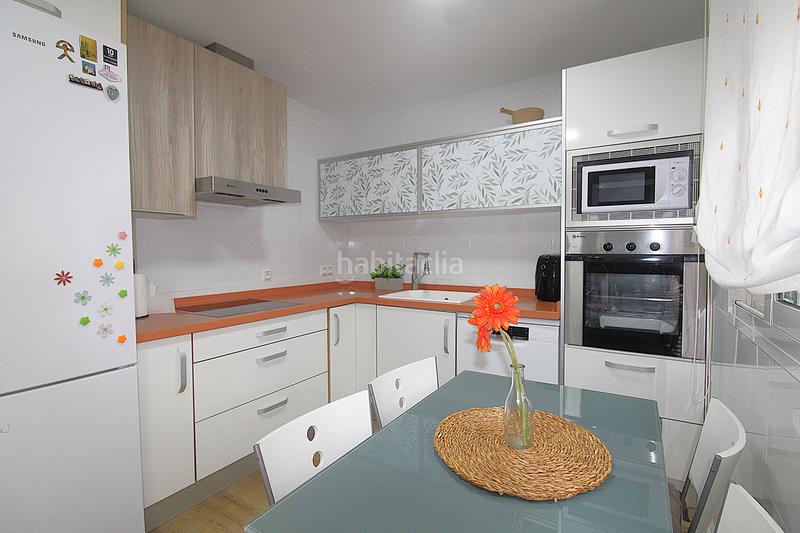 Foto 99150b09-a4c5-4678-be88-6938ae5fe531. Casa adosada adosado , junto a la parada de metro. en Moncada