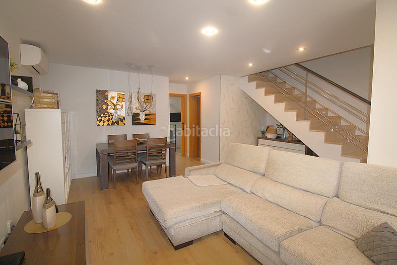 Foto 9d0afdcc-8cfd-41be-9bdf-089c1d2f817e. Casa adosada adosado , junto a la parada de metro. en Moncada