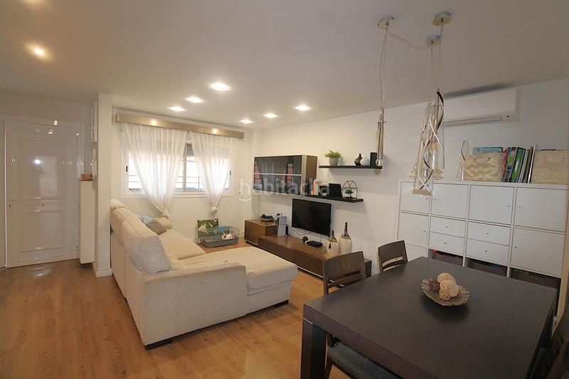 Foto aa3ac475-19c5-4da2-8635-2362d95aa40f. Casa adosada adosado , junto a la parada de metro. en Moncada