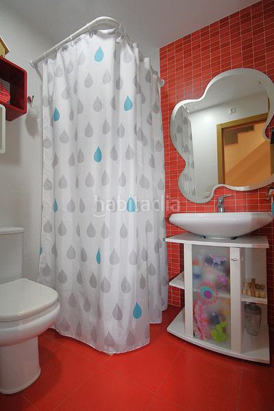 Foto cee5c8fc-e972-48d1-a40f-ed0f6e6dc58d. Casa adosada adosado , junto a la parada de metro. en Moncada