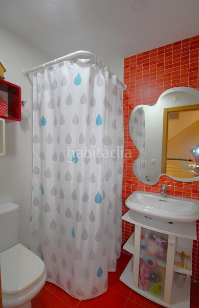 Foto e5e528a5-5a32-461b-a1b3-2c24ee80ec7c. Casa adosada adosado , junto a la parada de metro. en Moncada