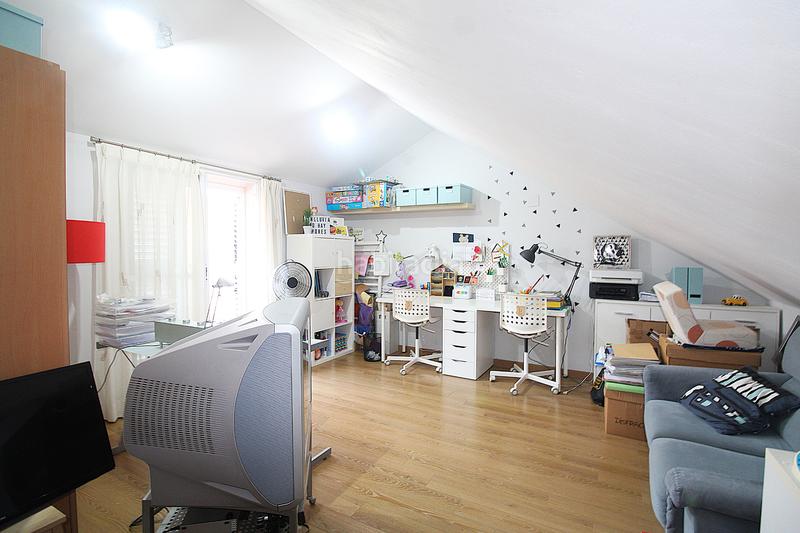 Foto e96170fb-74c7-4321-aee2-4f25130fc145. Casa adosada adosado , junto a la parada de metro. en Moncada