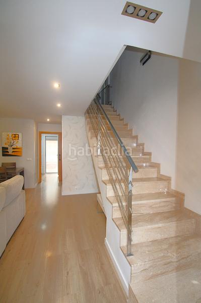 Foto e9651bff-32f3-47e8-8175-ad1e9f302851. Casa adosada adosado , junto a la parada de metro. en Moncada