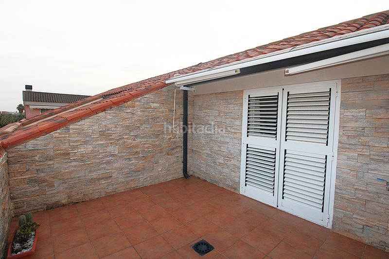 Foto eb5ba328-572e-4c53-b96a-d796eaeec729. Casa adosada adosado , junto a la parada de metro. en Moncada