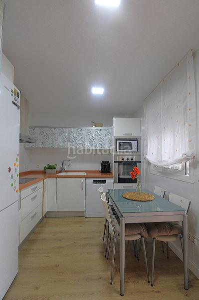 Foto ef282c50-78a5-4b08-9cdd-3bba8383214a. Casa adosada adosado , junto a la parada de metro. en Moncada