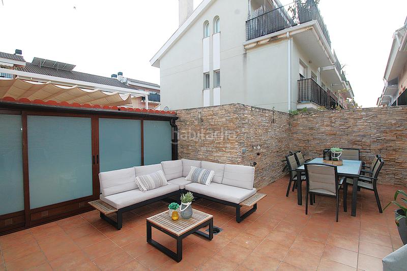 Foto f0924a2d-7f91-4e4e-9b44-c53bd8deb952. Casa adosada adosado , junto a la parada de metro. en Moncada