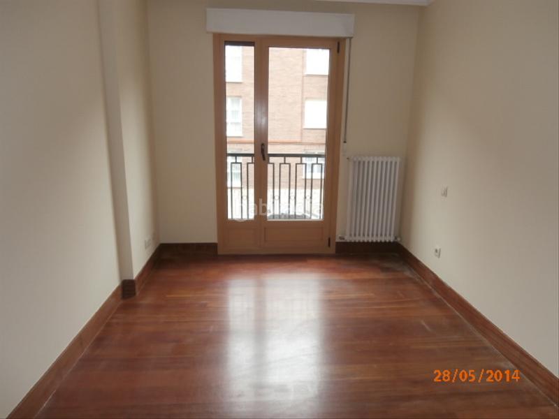 Foto b715dac4-ee6d-441f-8c01-4fab2e130531. Rent flat with heating parking in Las Arenas Getxo
