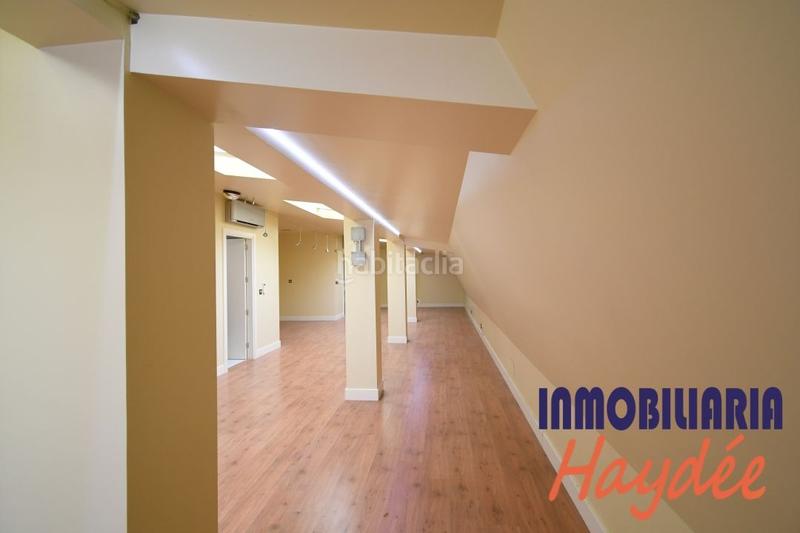 Foto a64022a3-fbbe-46f3-ab14-8b36359d159e. Oficina amb calefacció a Las Arenas Getxo