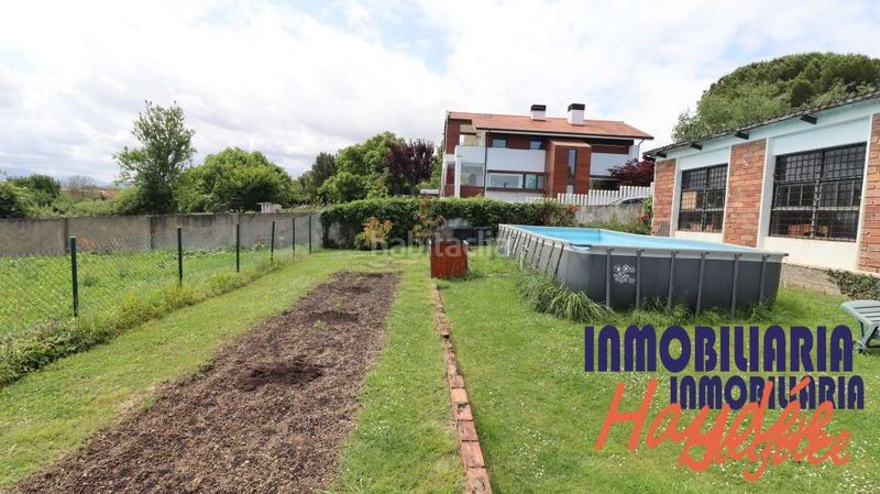 Foto c8e5d8d7-1dd3-495c-aa28-1248c9571f42. Casa amb calefacció aparcament piscina a santa maría de Getxo Getxo