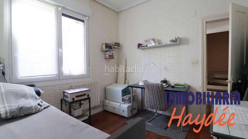 Foto 8e345bdb-8452-446d-9928-2929682a9b2a. Casa adossada amb calefacció a Las Arenas Getxo