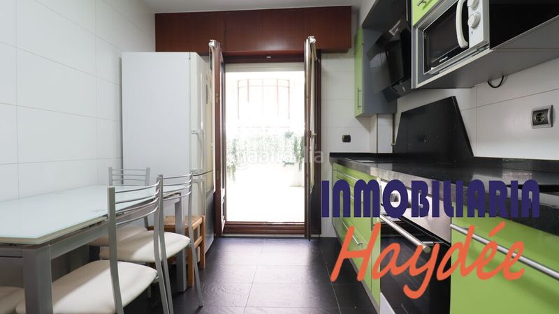 Foto e0a9ebce-3d32-42ea-abbd-03669218a8ca. Pis amb calefacció aparcament a Centro Urbano-Hirigunea Leioa