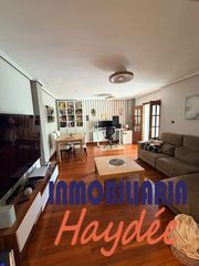 Appartement à Centro Urbano-Hirigunea. Piso exterior  con garaje en leioa