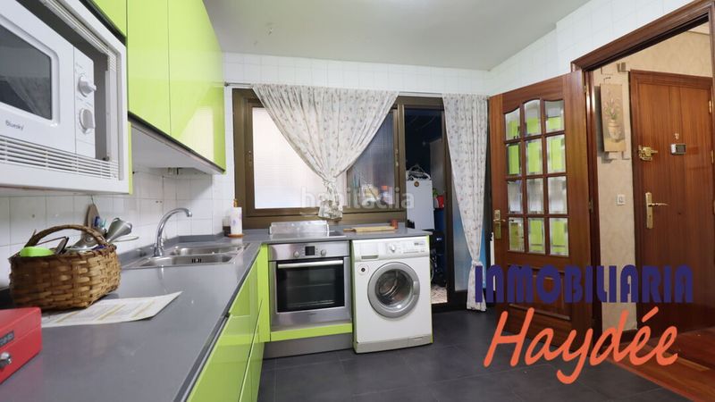 Foto b124fc6e-dd92-4949-a10a-e10a3cb1d620. Flat with heating in Lasesarre Barakaldo