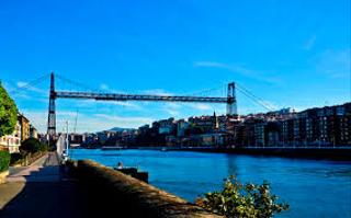 Pis a Las Arenas. Piso junto al puente colgante
