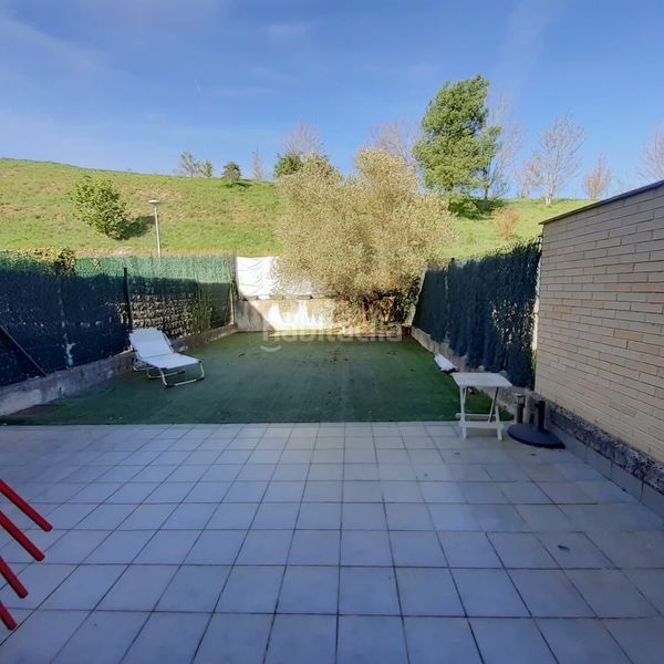 Foto 77e545fc-282c-49ac-9fb4-b5ea52e2f117. Casa adossada amb calefacció aparcament a Esteribar