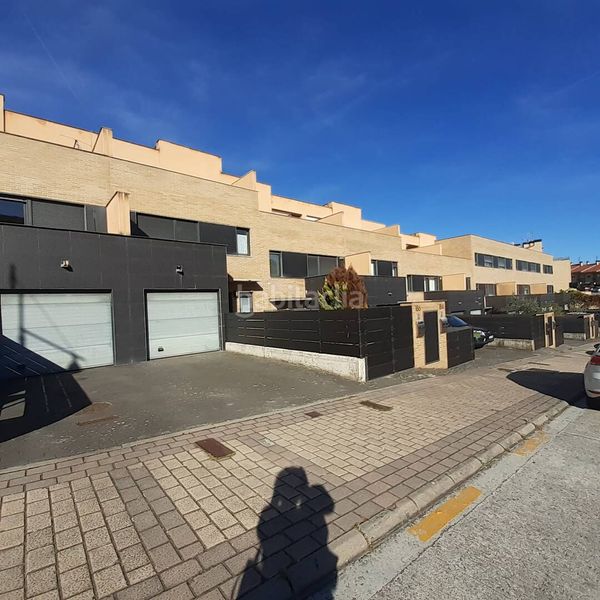 Foto 9563ec6a-b6fc-4ba0-95b2-e2029bacb38c. Casa adossada amb calefacció aparcament a Esteribar