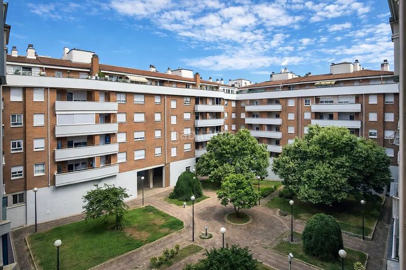 Foto f5260448-47c9-40a7-9e9b-5017f5291c0e. Pis amb calefacció aparcament a Barañáin / Barañain